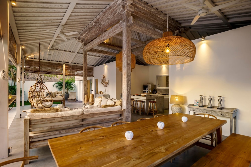 Villa Surga Blue by Alfred in Bali - Brand New 5 BR Pool Villa in the of Seminyak