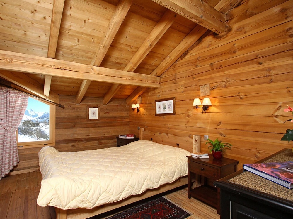 Chalet in Alpe D'huez With Sauna & Hot Tub view 5