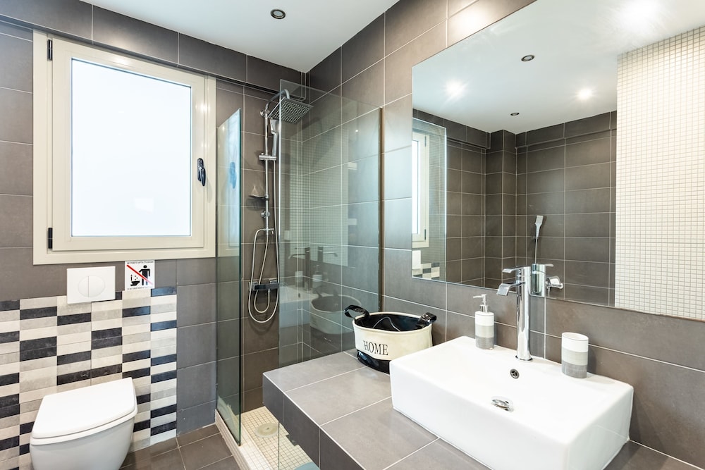 Beachfront Artemida Retreat - Peony Seabreeze Gem