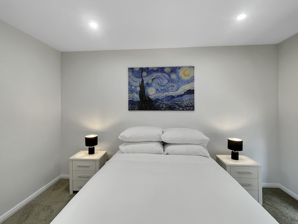 Spacious 4-bed House Near Batemans Bay Centre