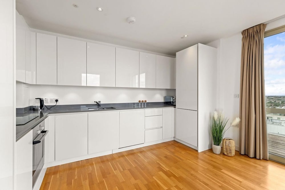 East Village Luxury Apartment - London