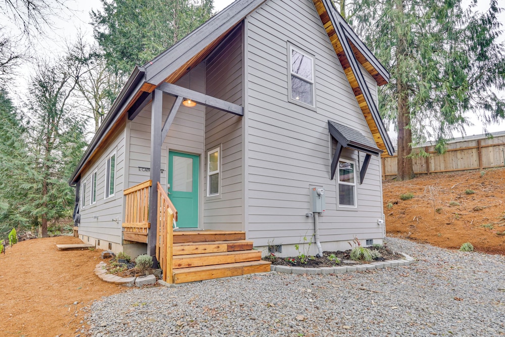 Near Rivers & Boating: Home w/ Hot Tub in Longview