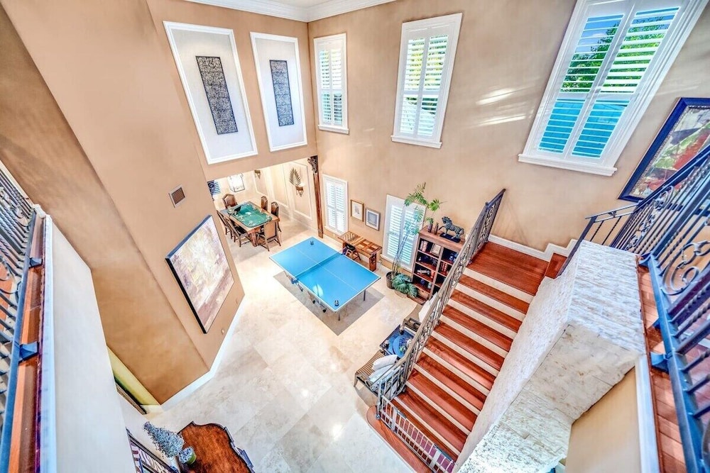 5 Bedroom Luxury Home, Minutes to Las Olas, Shops & Beach - Image 5