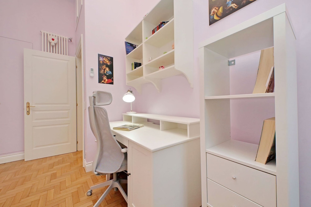 Rare Large and Elegant Rome Apartment in Prati Neighborhood Perfect for Families or Friends