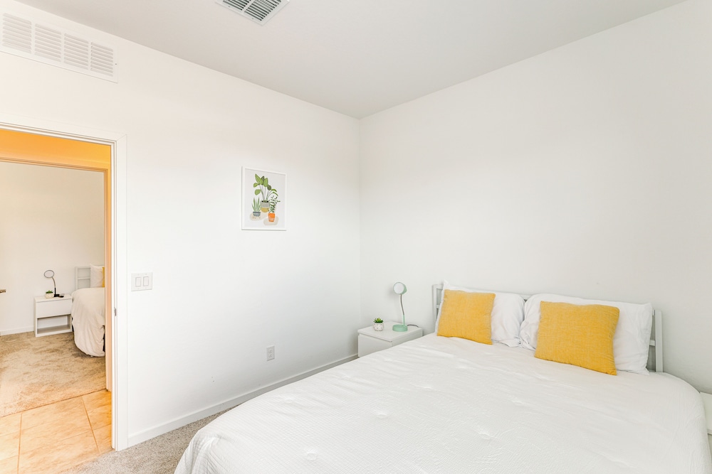 10 Mi to Downtown: Home Near Hiking in Phoenix!
