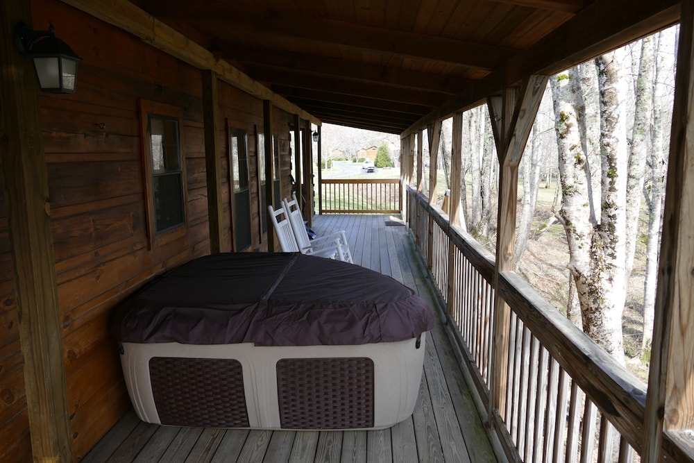 Linville River Log Cabins