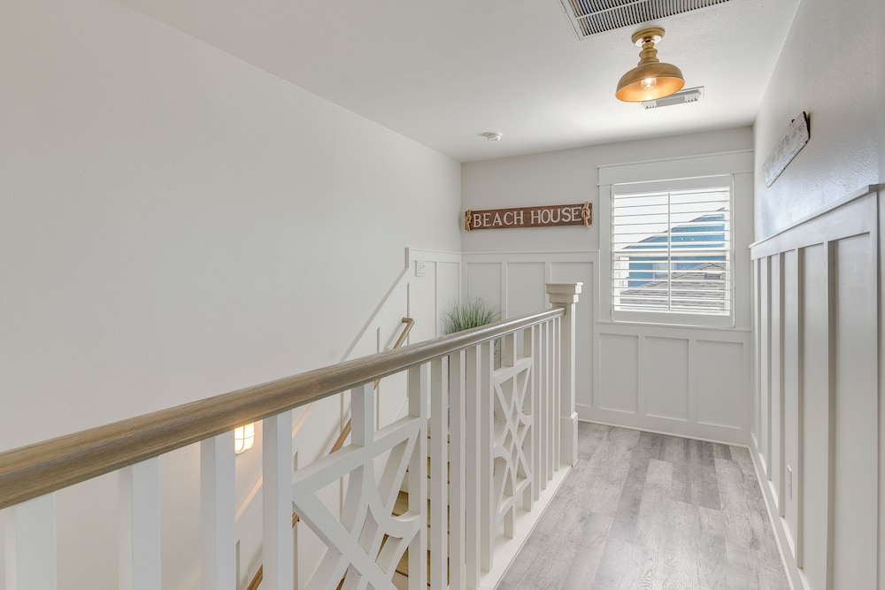 Modern Coastal Farmhouse: Walk to Surfside Beach!