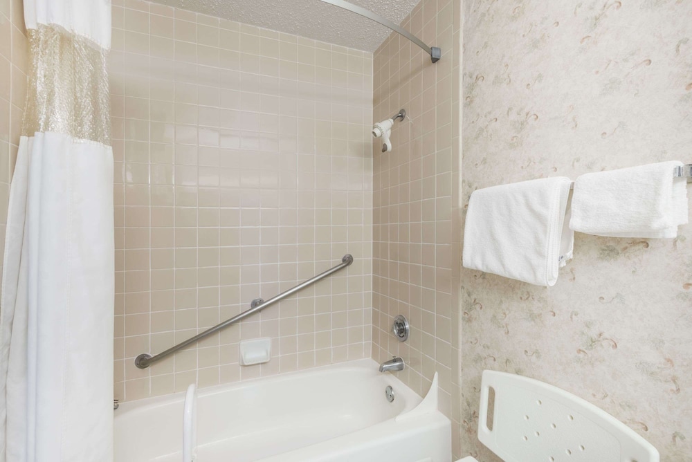 Watertown Vacations - Ramada by Wyndham Watertown/Thousand Islands NY - Property Image 13