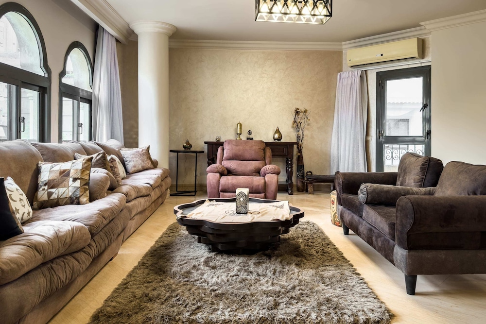 Xuru Stays I The Luxe Loft 2bdr Apt. @ Maadi