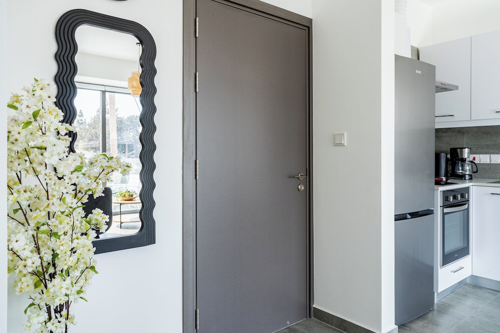 Azoria - Stylish 1-BR Apartment in Kiti