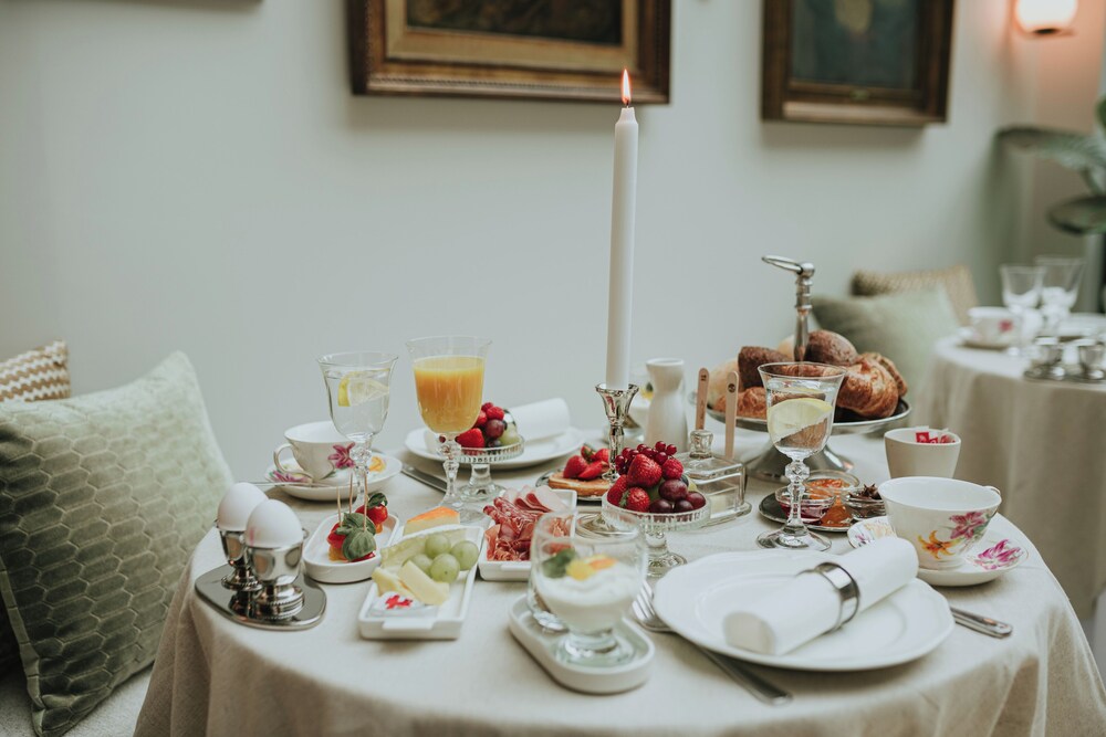 The Burgundy - Boutique B&B
