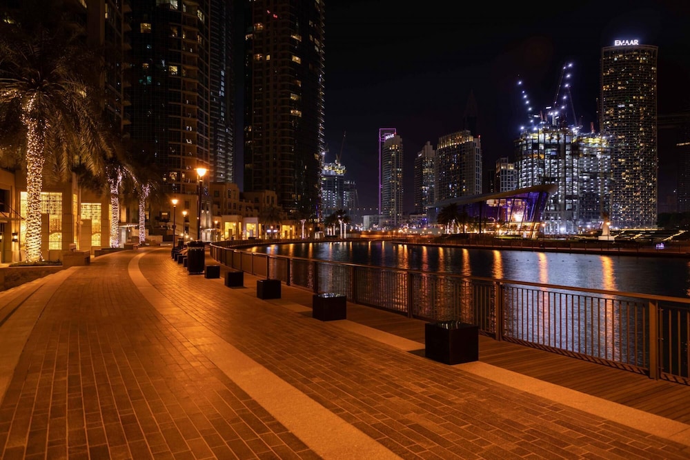 Luxury Living Next to Dubai Mall Burj Khalifa