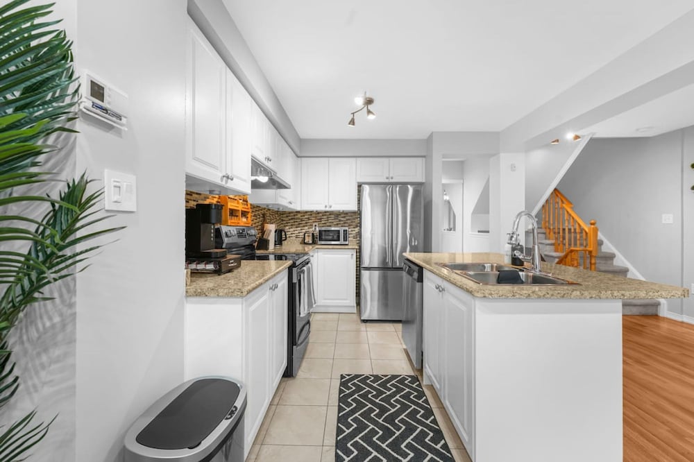 Chic 2BR House Newly Renovated Central Spot