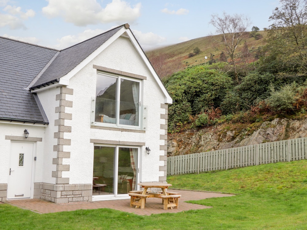Lochside, 1 The Corries