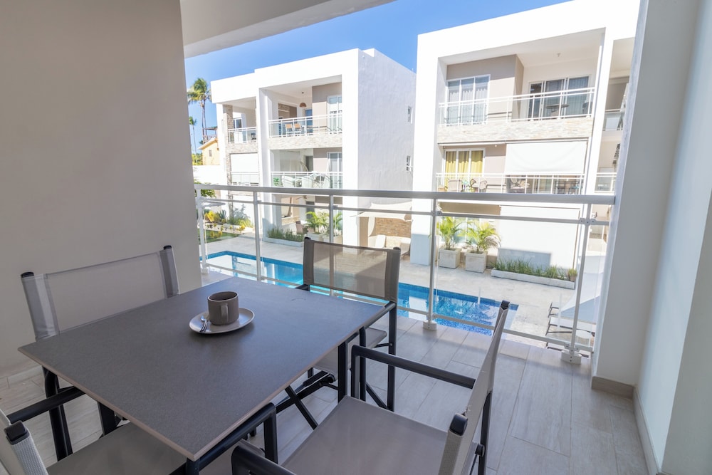 Modern 2BR Apartment - Paseo del Mar