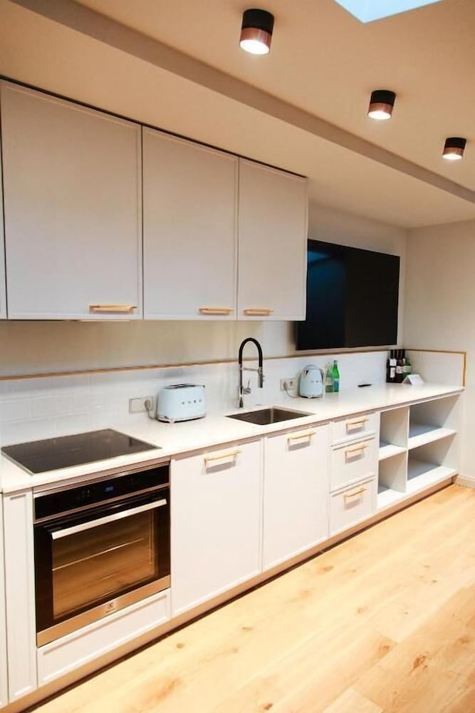Roze Center Apartments