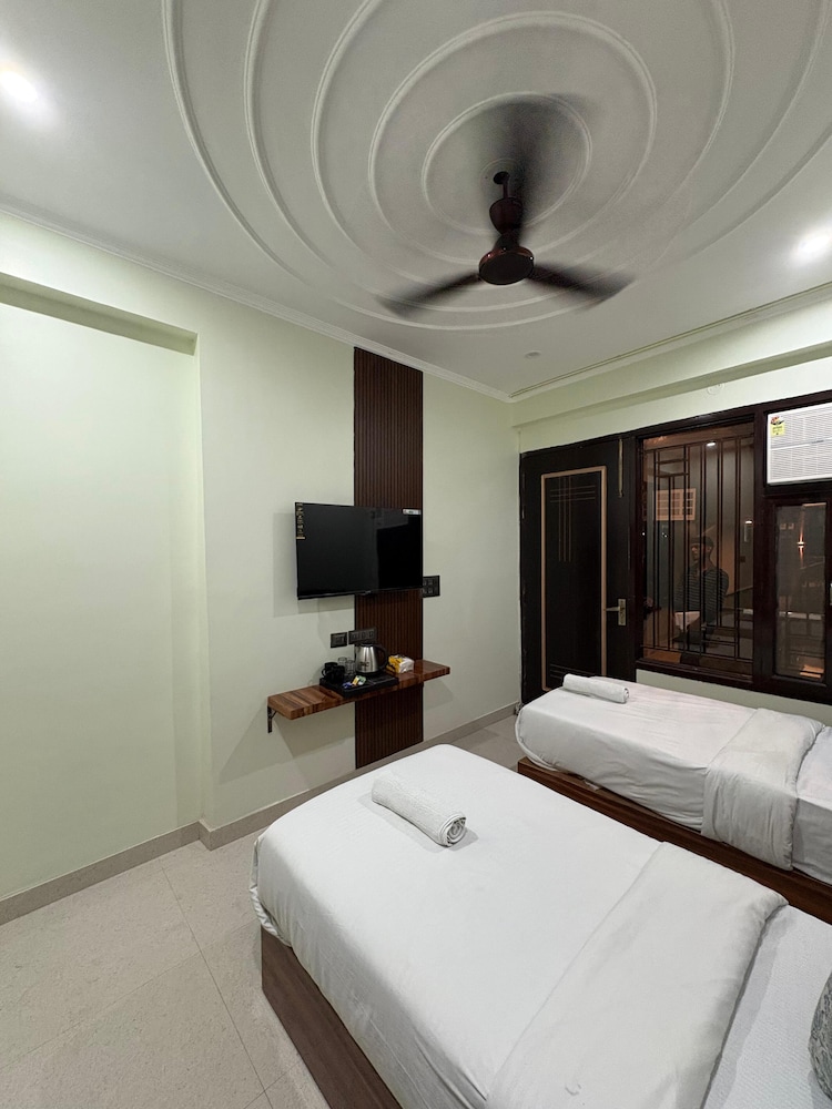 Radiant Blu Hotels Sector 70