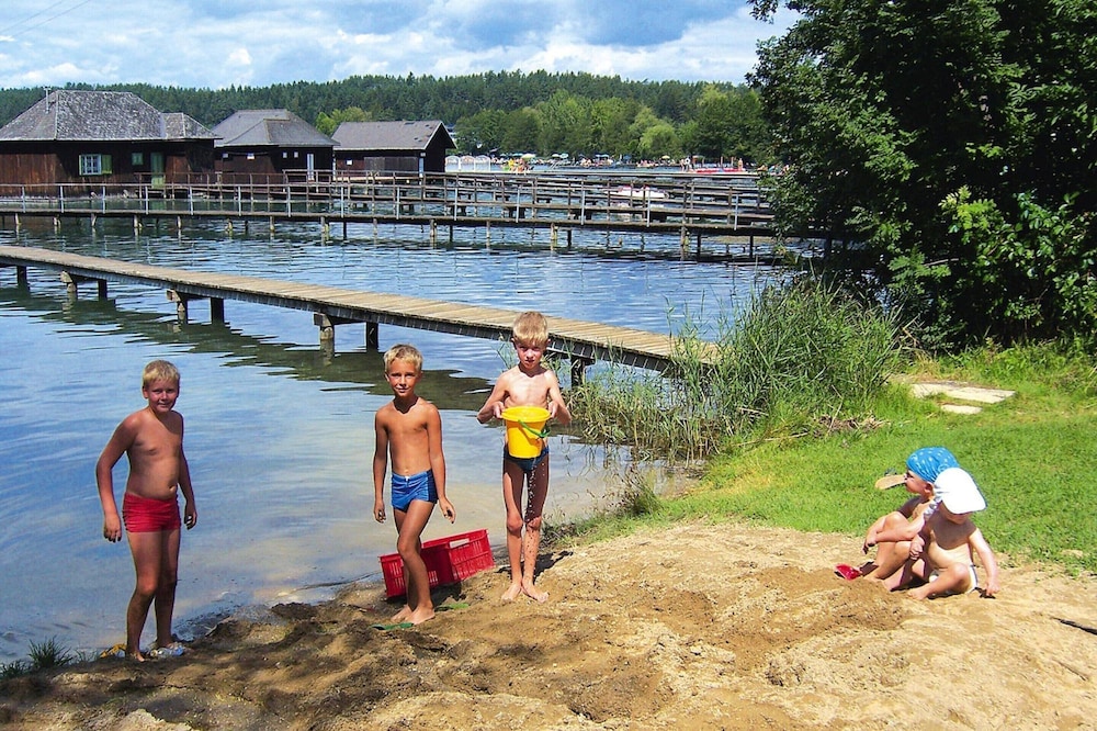 Sunny Holiday Apartment on Lake Klopeiner With Balcony and Private Beach