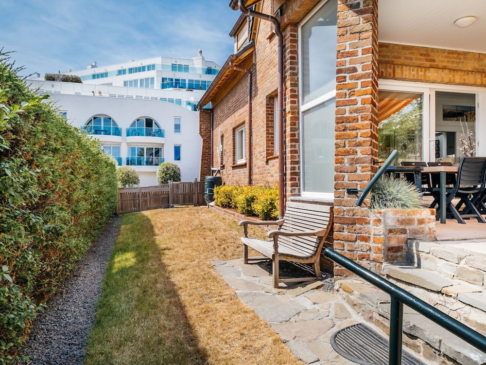 Villa in Koksijde With Sunny Garden