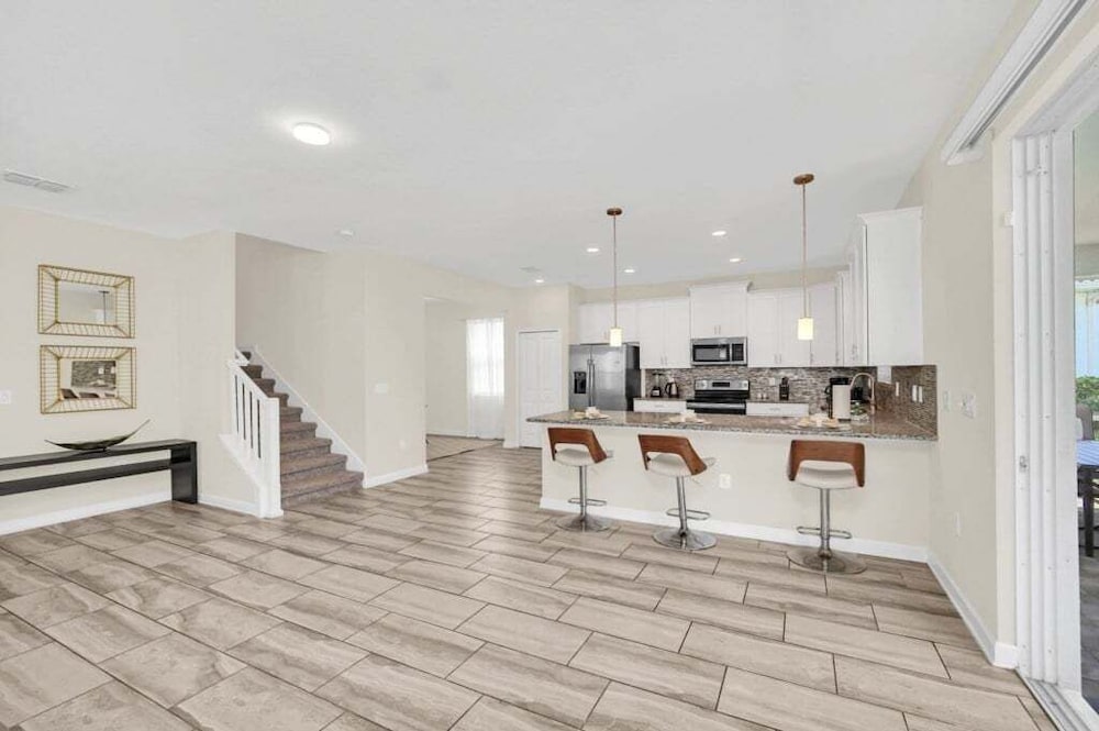 Luxury Pool/spa Home With Lots Of Sunshine! 6 Bedroom Villa
