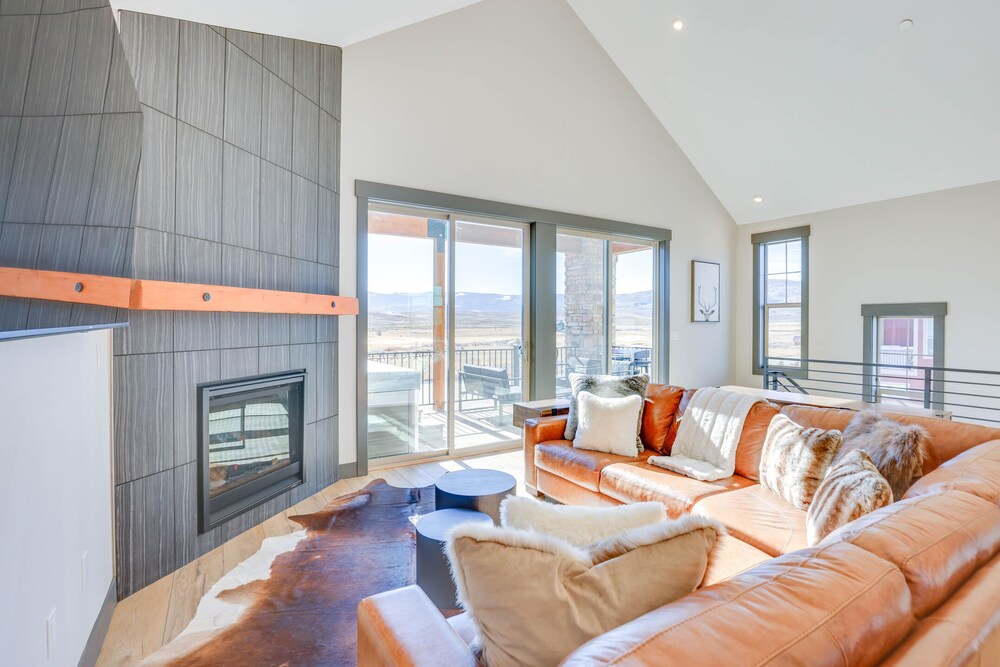 Spacious Granby Townhome: Hot Tub & Mountain Views view 2