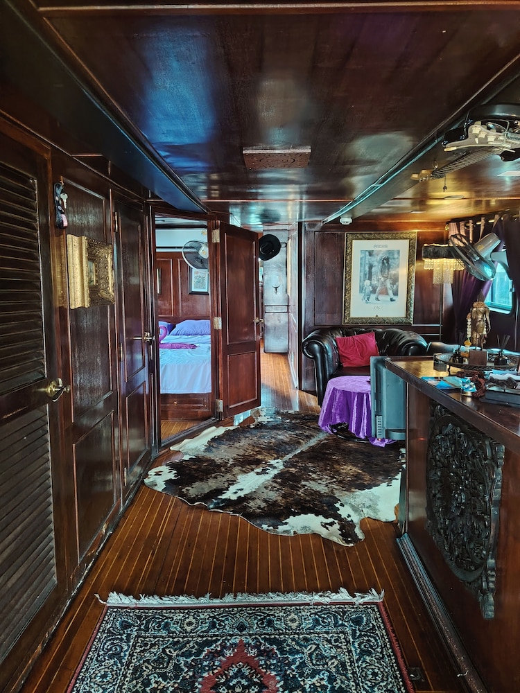 Sabai Sabai Liveaboard Bangkok