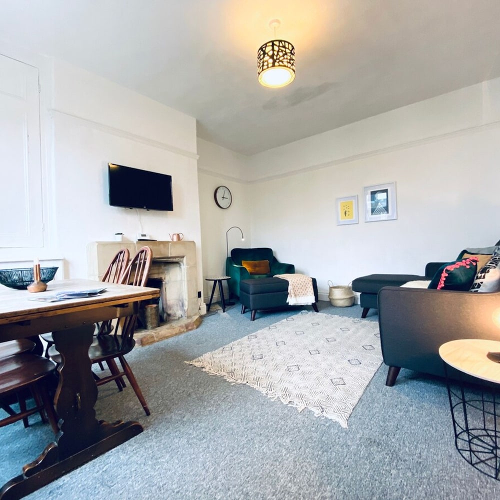 b Hill Cottage Haworth view 3