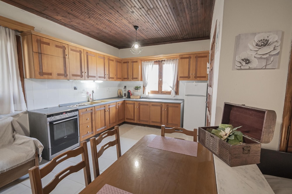 Dimis Right House by Rentals Pro