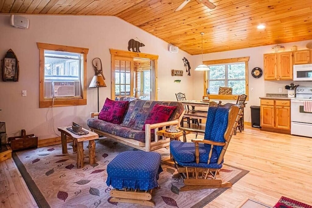 Quaint Clam 2 Bedroom Home