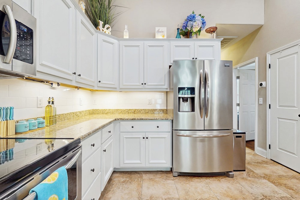 Spacious 5BR w/ Patio & W/D Near Beach
