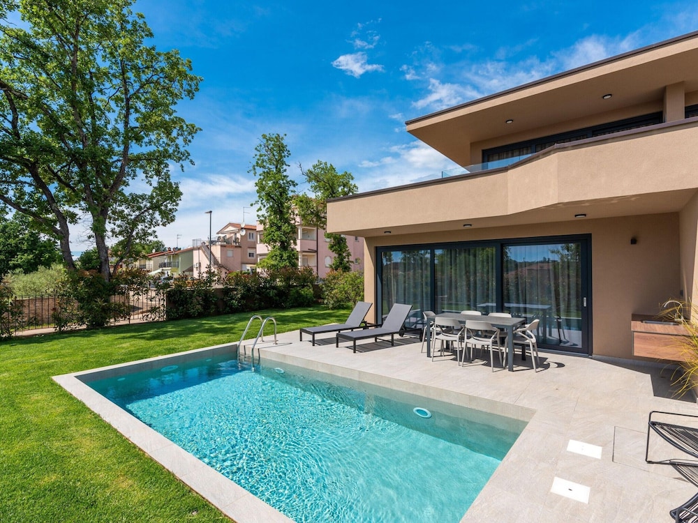 Apartment in Croatia Near the Sea With Pool