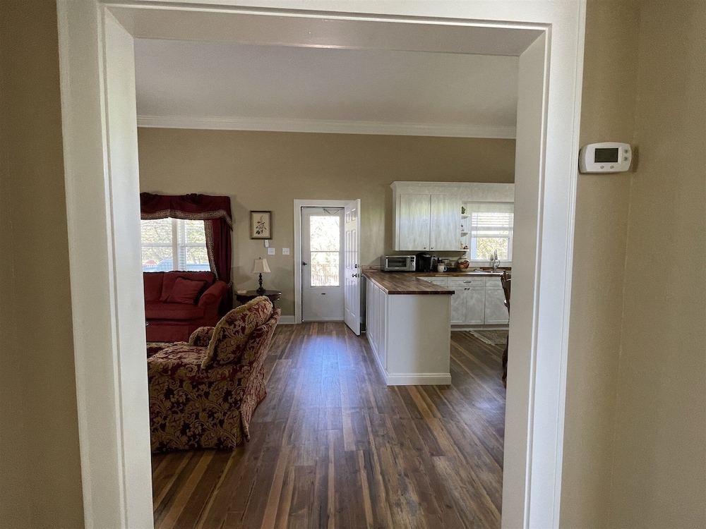 Gracie's Place 2 Bedroom Cottage