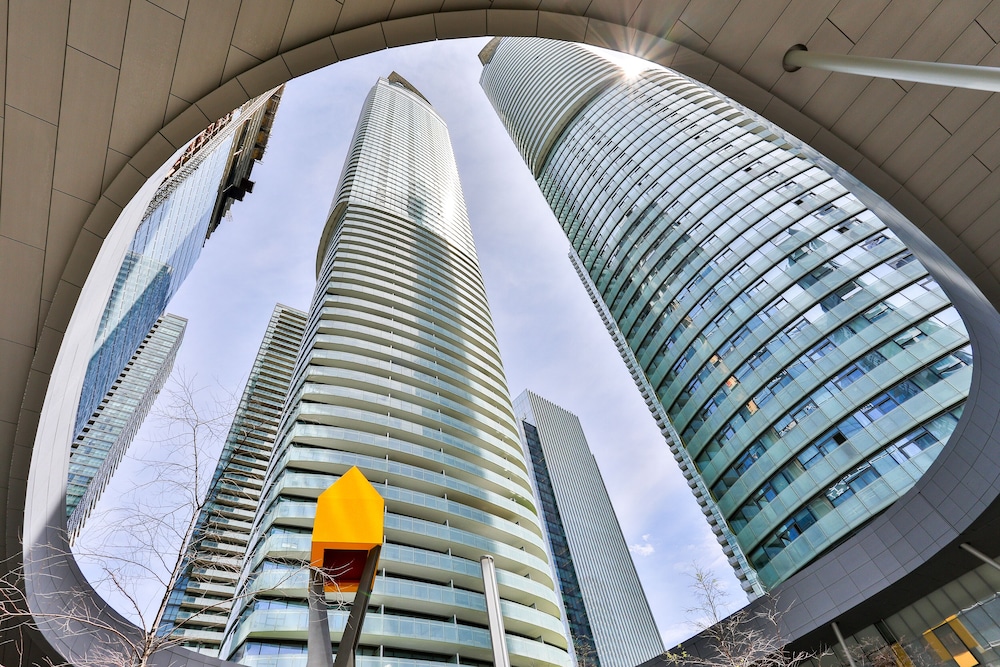 Exquisite 55th Floor 2 Bed 2 Bath Parking
