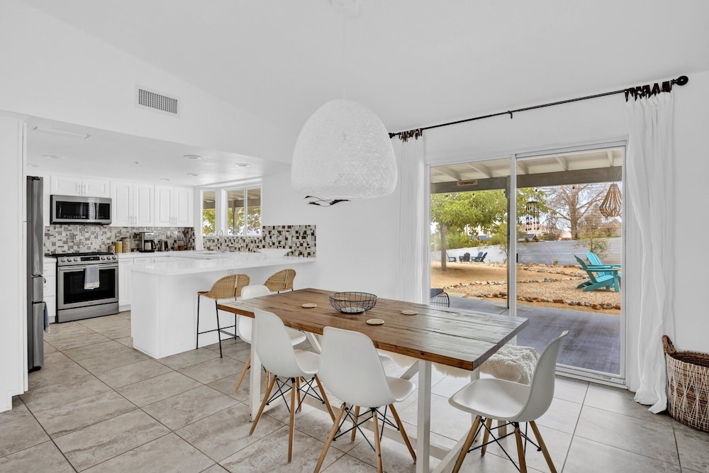 Casa Cosmic - Hot Tub & Fire Pit 3 Bedroom Home