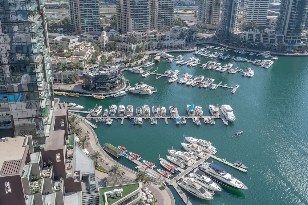 Marina Views and a 3 Bedroom Apartment in Dubai Marina