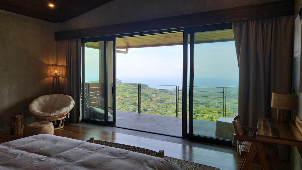 Lamangata - Luxury Surf Resort