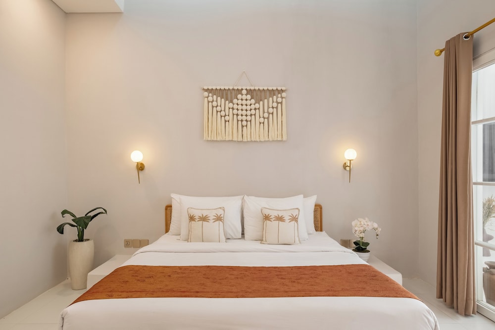 Private Pool Villa Ahana by OriVista