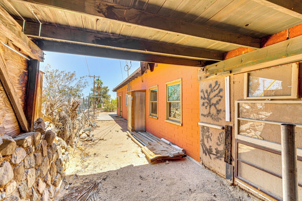 5 Mi to Joshua Tree National Park: Desert Oasis!
