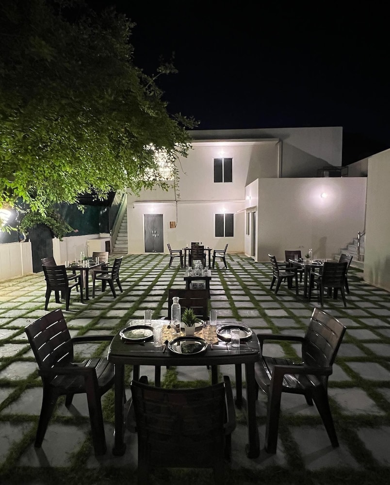 Hostel ivory
