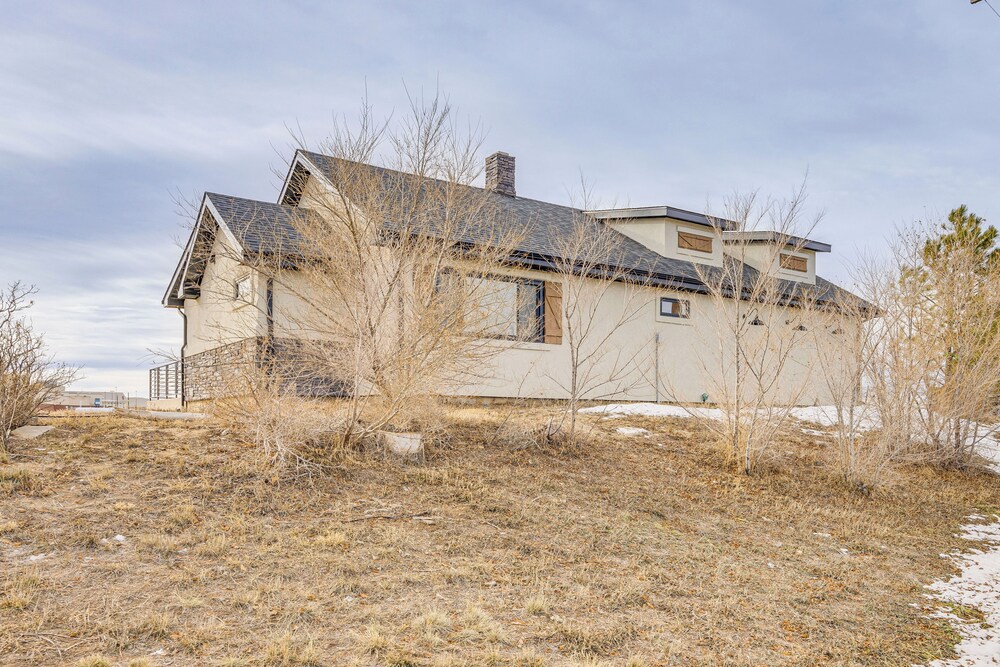 16 Mi to Paint Mines: Spacious Simla Home!