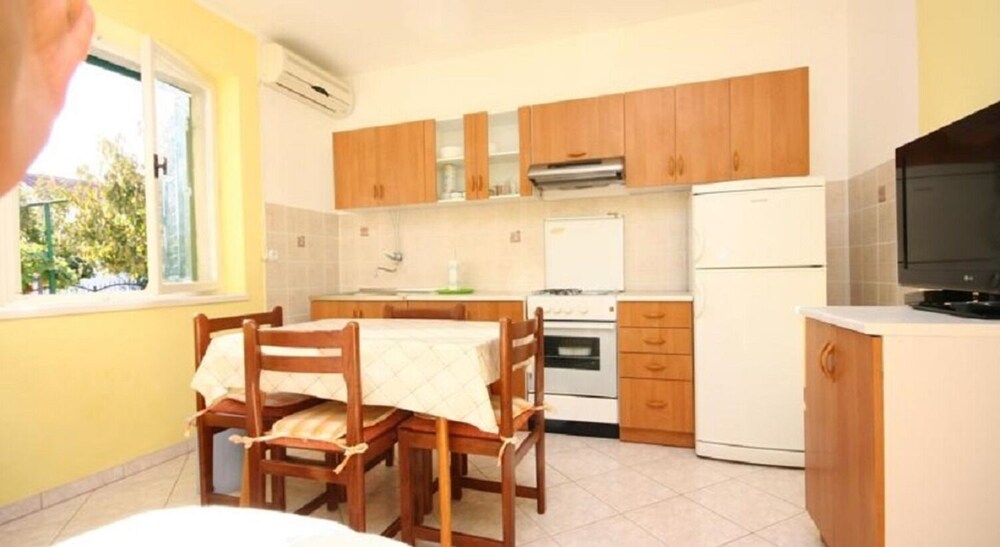 Per - Comfortable Family Apartments - A1 view 4