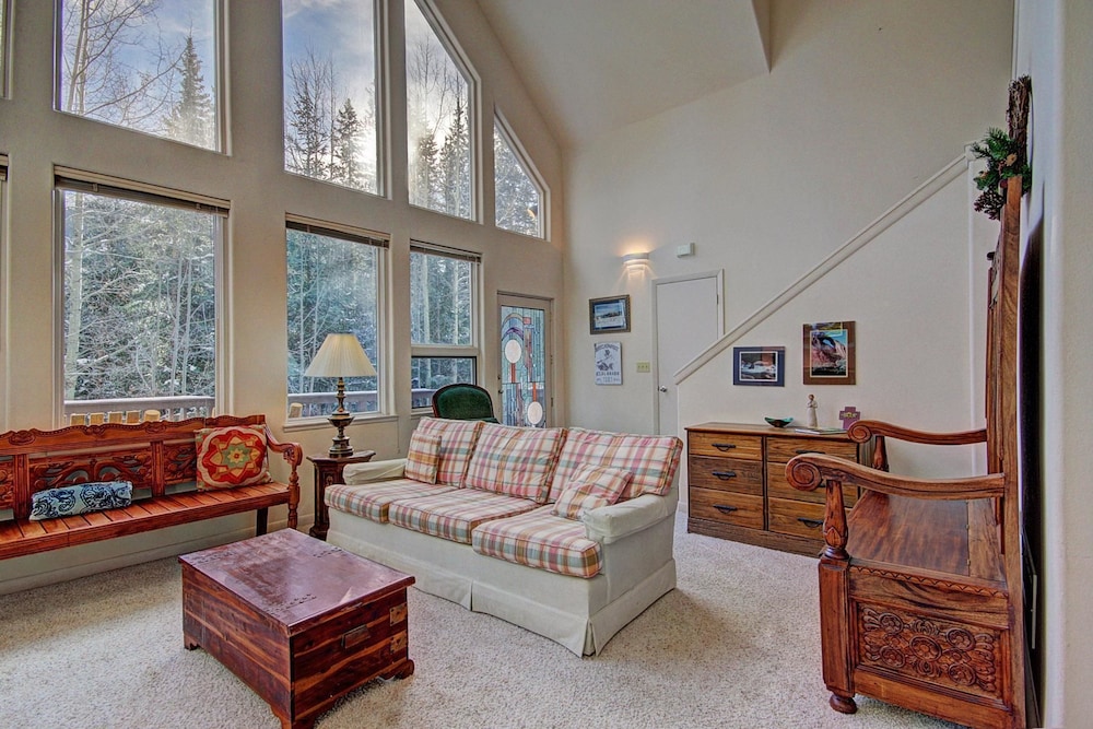 Aspen House 4 Bedroom Home by RedAwning