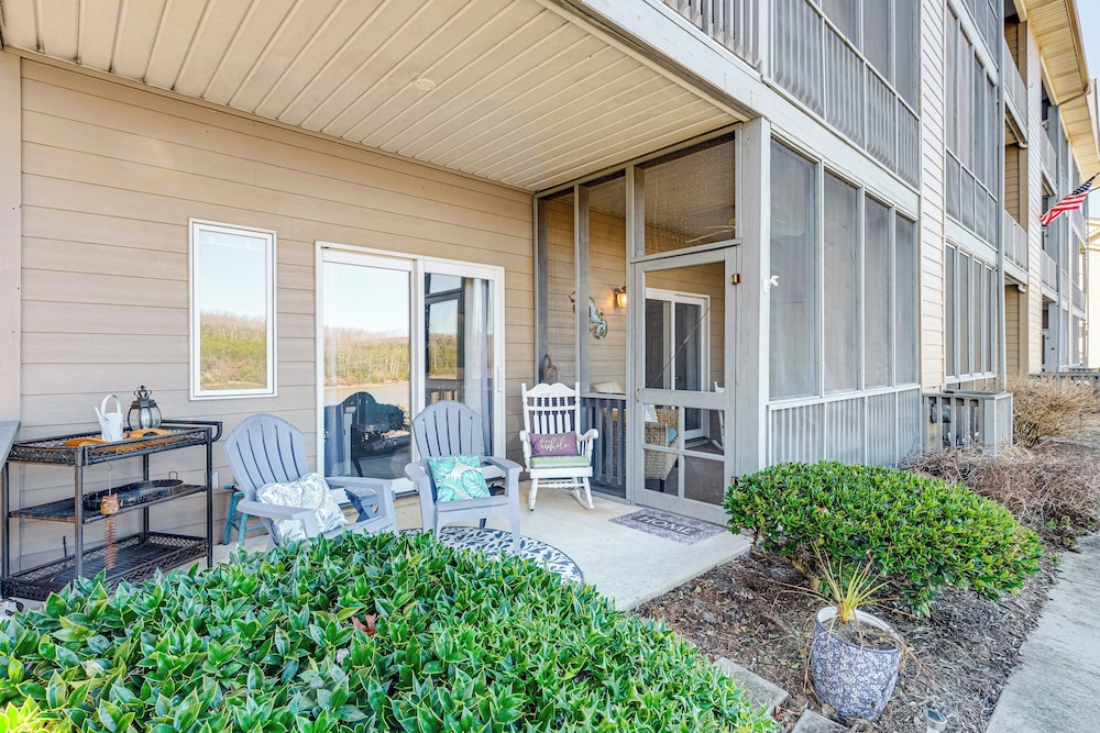 'better Lake Than Never' Huddleston Condo