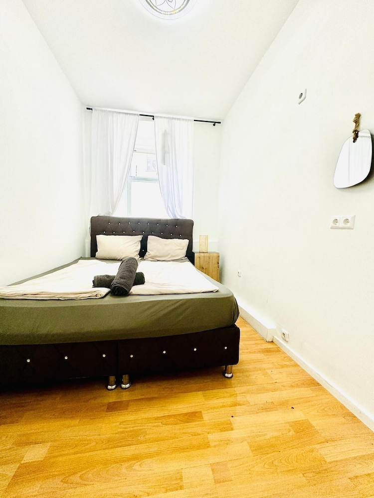 10BR Apt for Groups 8Min to Rathausplatz