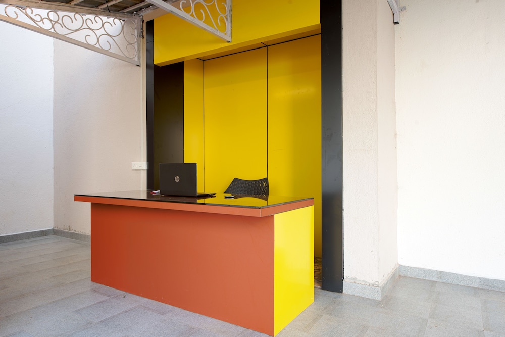 Lobby & Reception