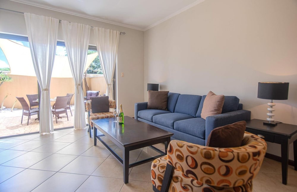 2BR 3BA GYM Pools 24 7 Security Restaurant