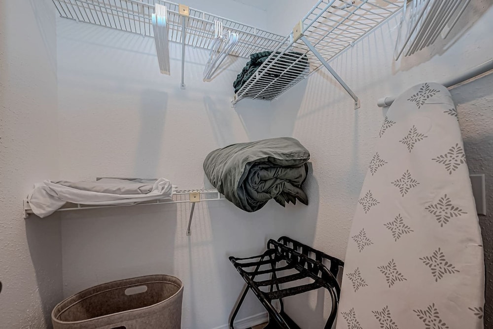 Upscale 1BR Condo in Med Center