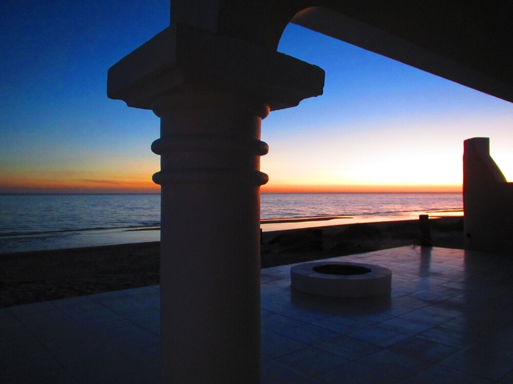 Playa Encanto Scenic Gem Ocean Front Home