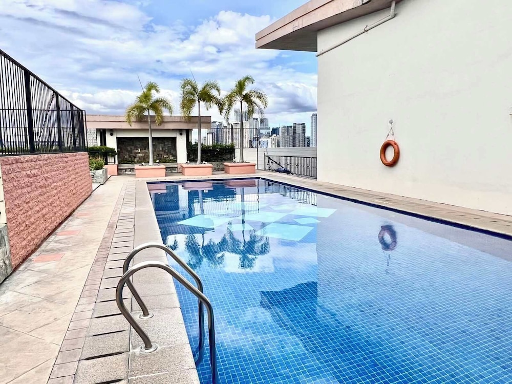 BGC Mckinley City Center Apartments