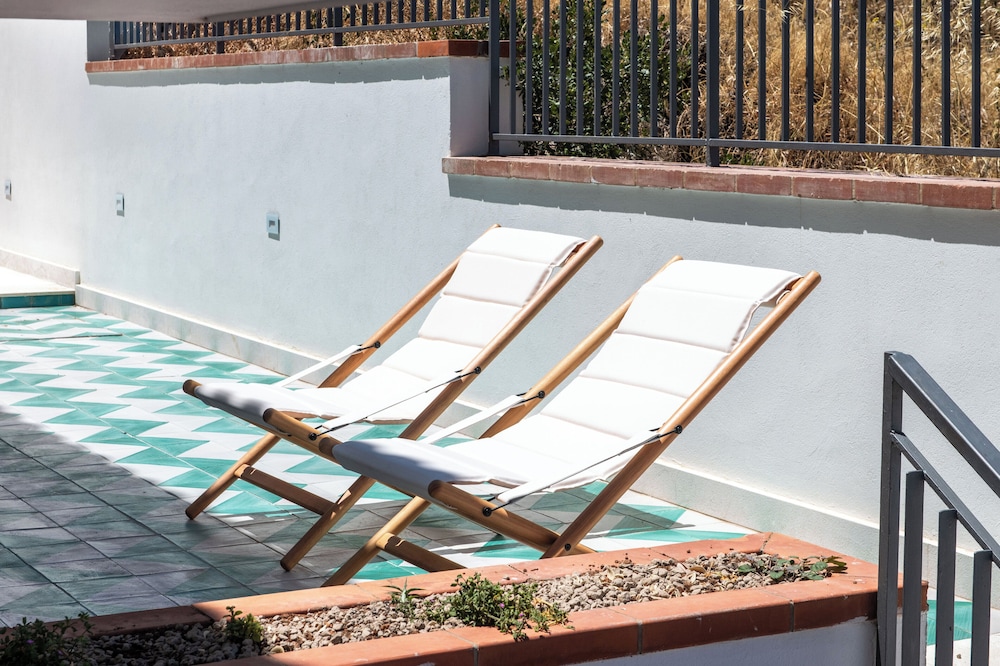 Sea Frame Design Apartments with Pool by Wonderful Italy